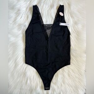 NWT Forever 21 Black Seamless Lace Bodysuit Deep V Neck Size Medium